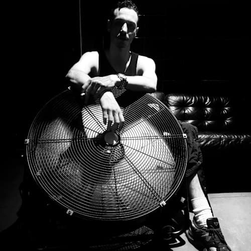 Léo Tovagliaro - FVTVR paris set.